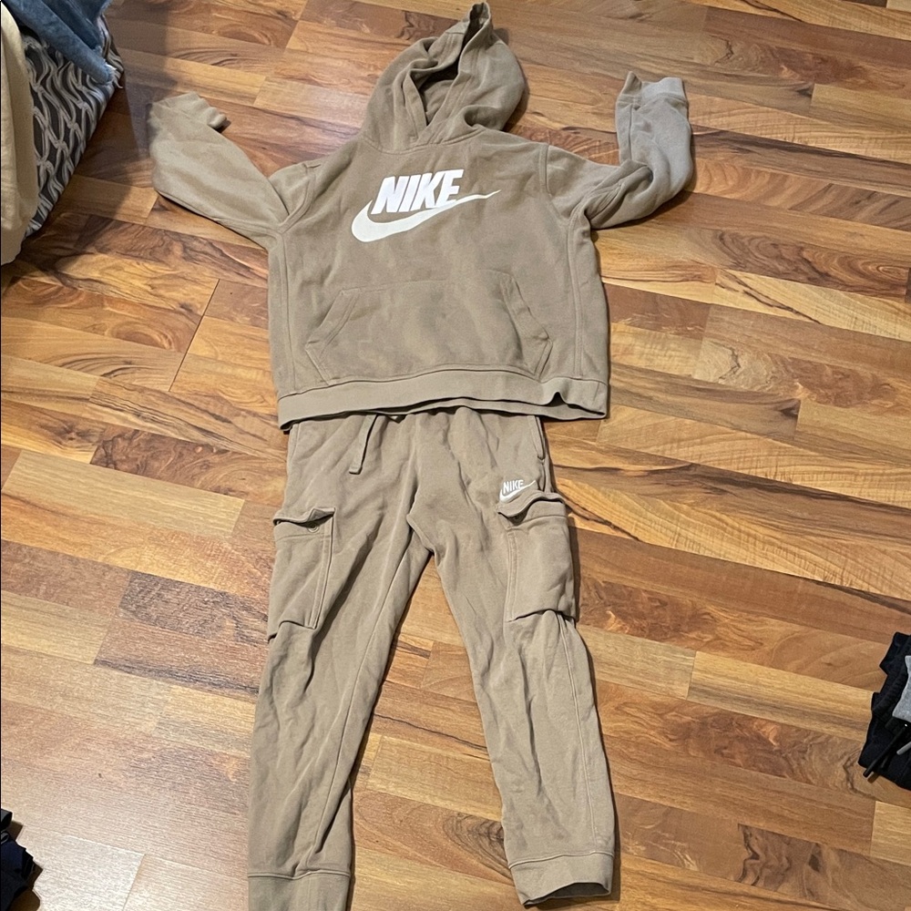 Nike tan boys matching sweat outfit